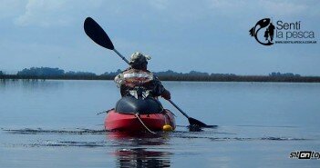 LAGUNA KAKEL HUINKUL en KAYAK dest